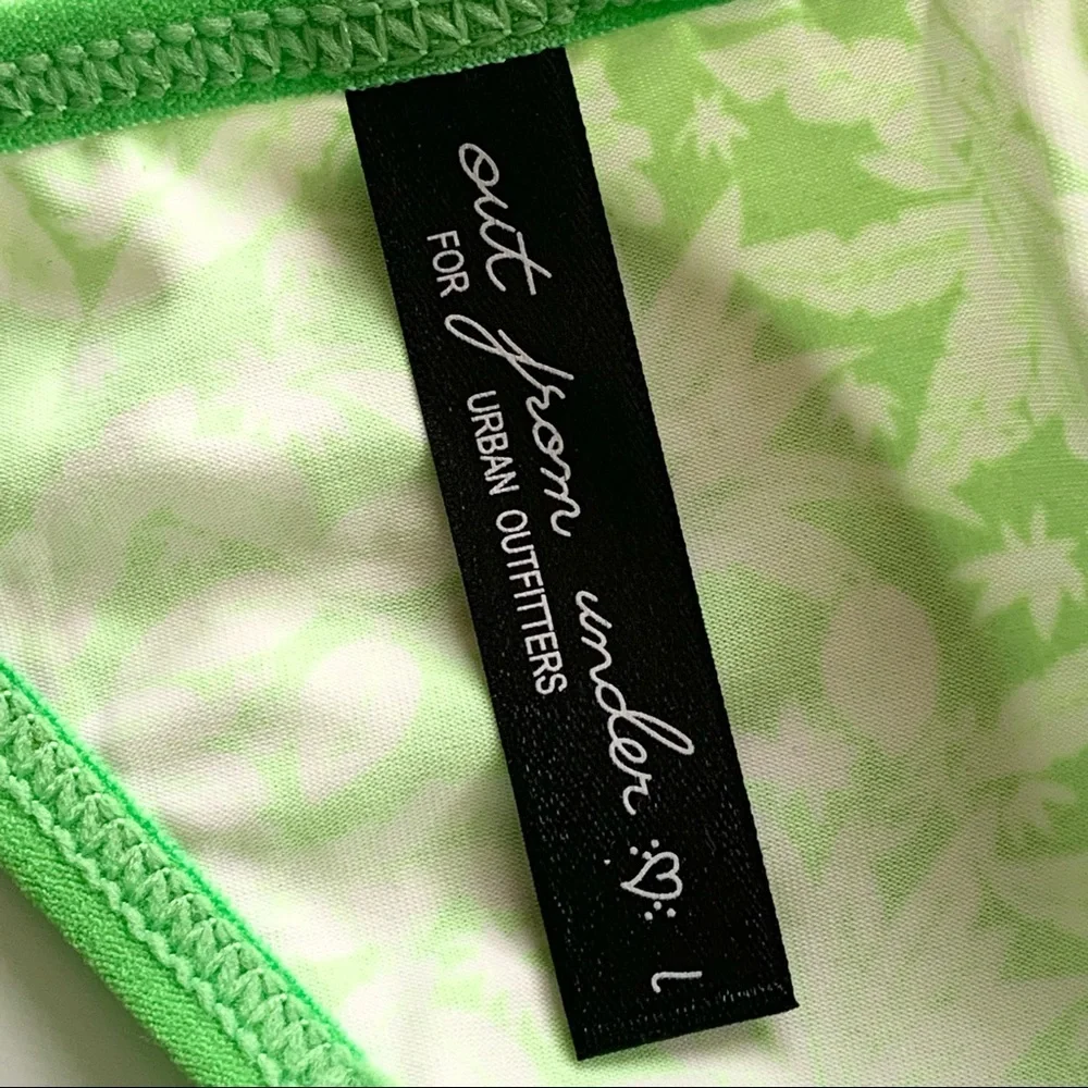 🌸New🌸 Urban Outfitters V-string Panty L NWT